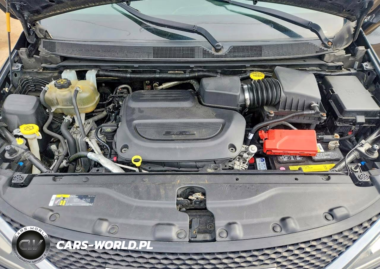 2019 Chrysler Pacifica Touring Plus VIN:2C4RC1FG0KR559534 - 12
