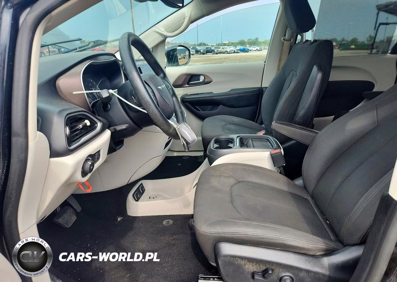 2019 Chrysler Pacifica Touring Plus VIN:2C4RC1FG0KR559534 - 7