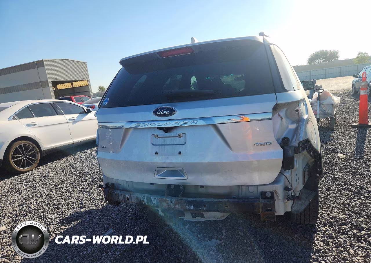 2017 Ford Explorer Xlt VIN:1FM5K8D84HGC32081 - 6