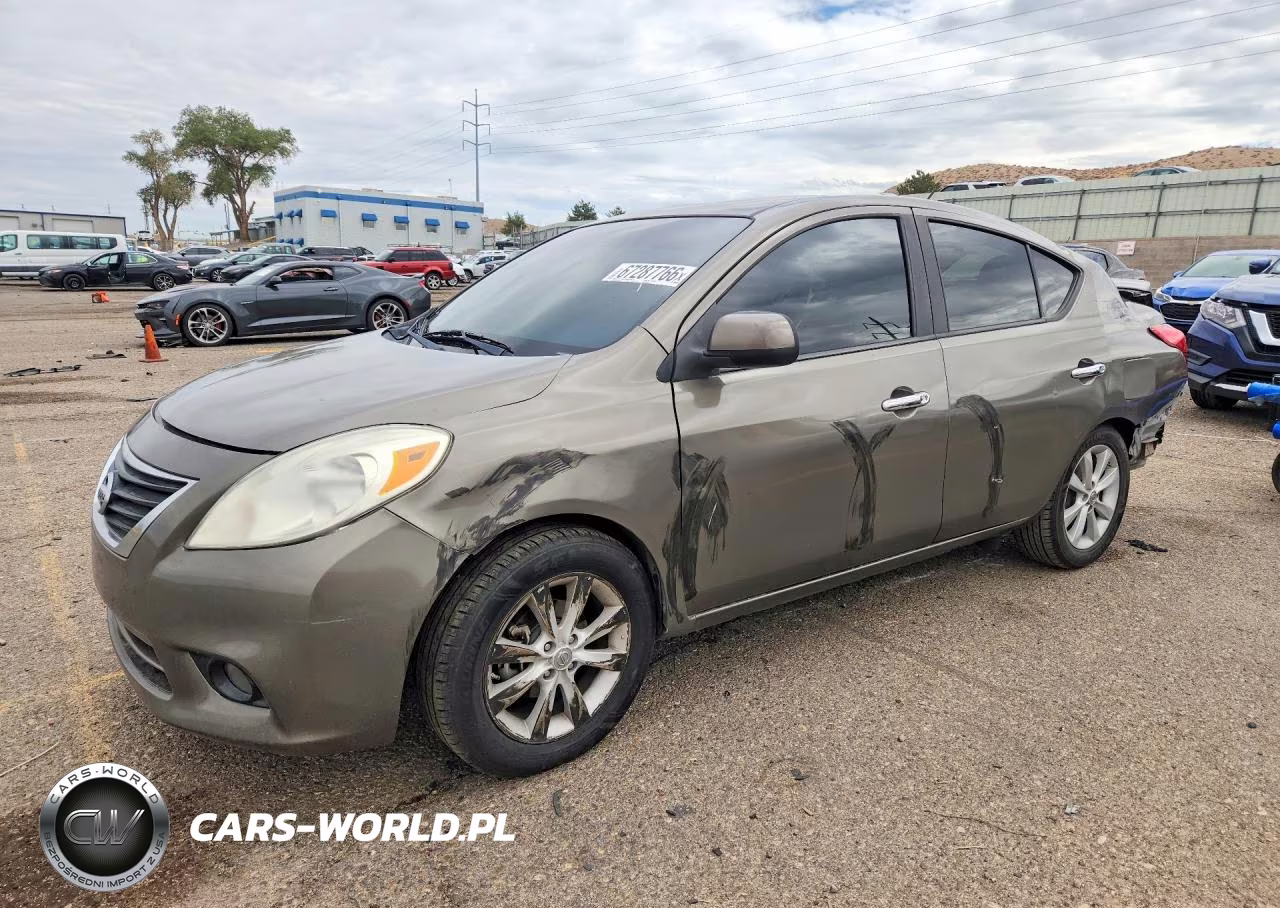 2014 Nissan Versa 1.6 S – zdjęcie 1 z 12