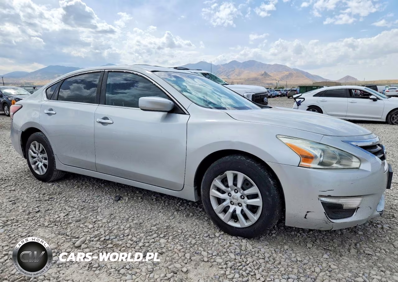 2014 Nissan Altima 2.5 S VIN:1N4AL3AP1EN252140 - 4