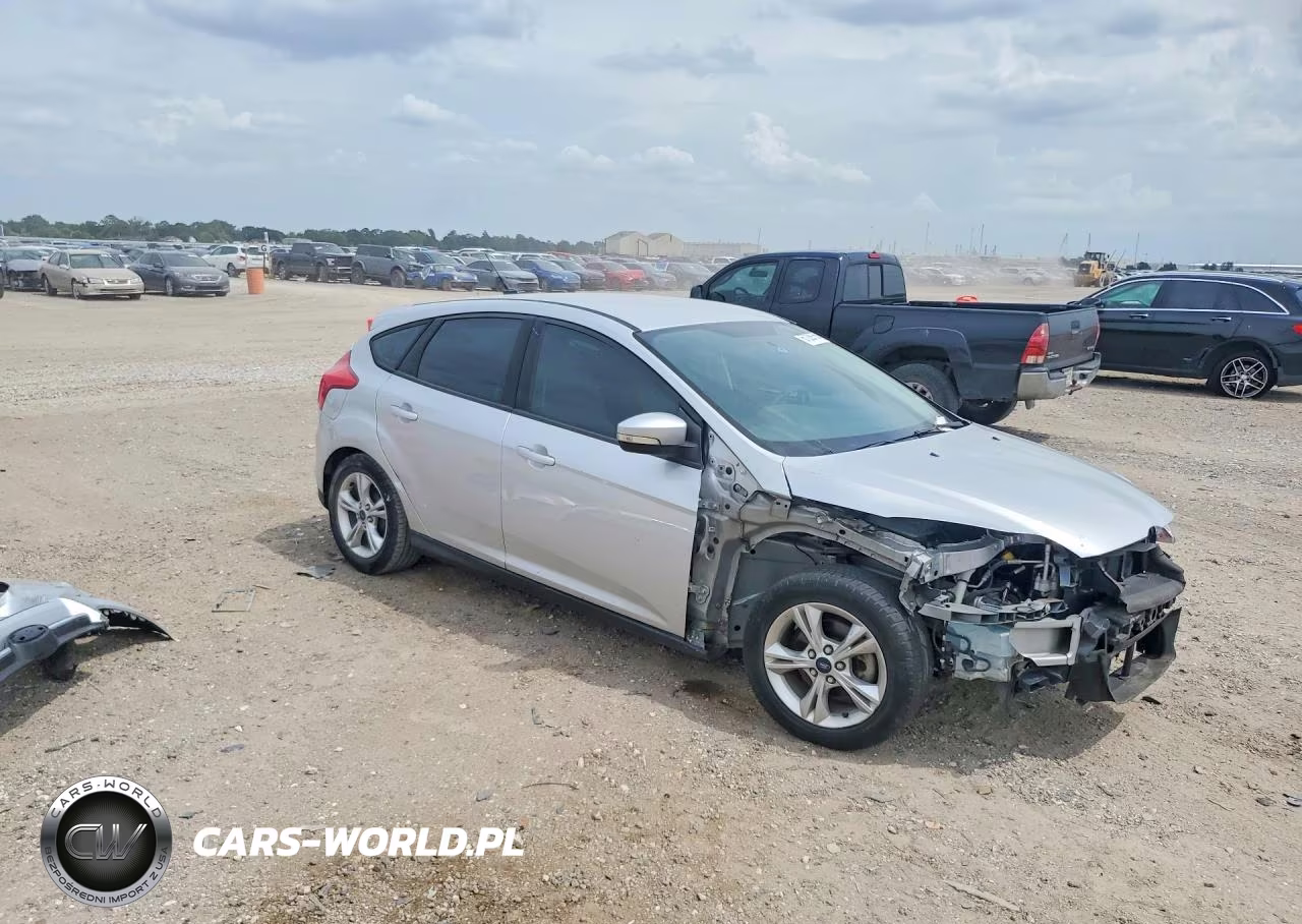 2014 Ford Focus Se VIN:1FADP3K2XEL229150 - 4