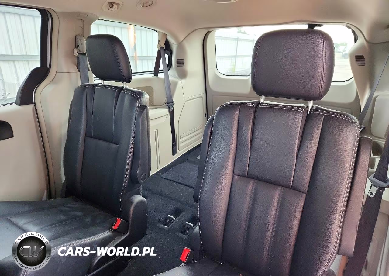 2016 Chrysler Town & Country Touring VIN:2C4RC1BGXGR206179 - 10