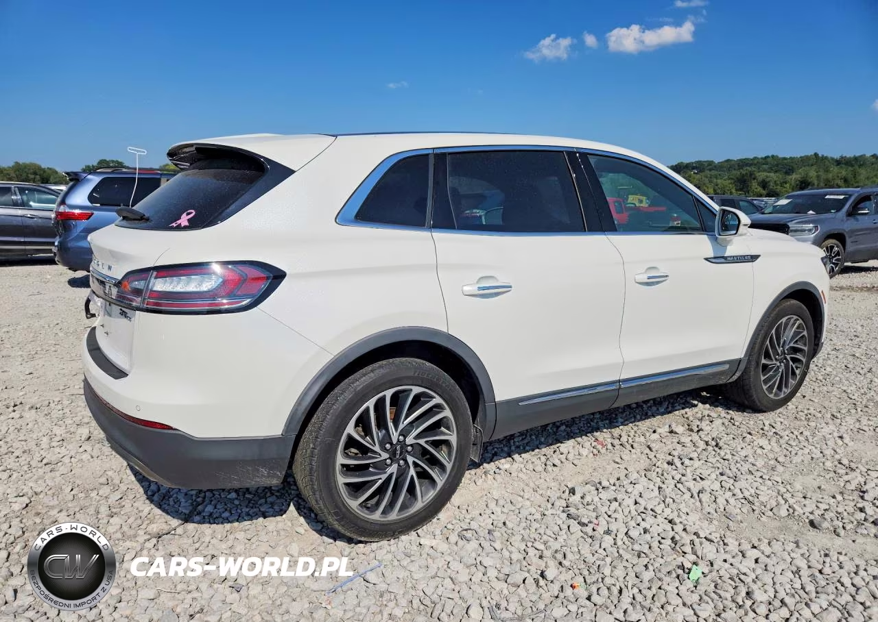 2020 Lincoln Nautilus Reserve VIN:2LMPJ8K9XLBL11203 - 3