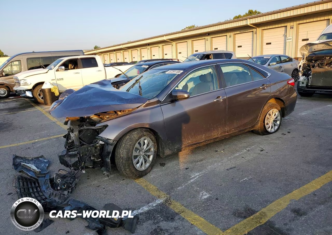 2016 Toyota Camry Le – zdjęcie 1 z 12
