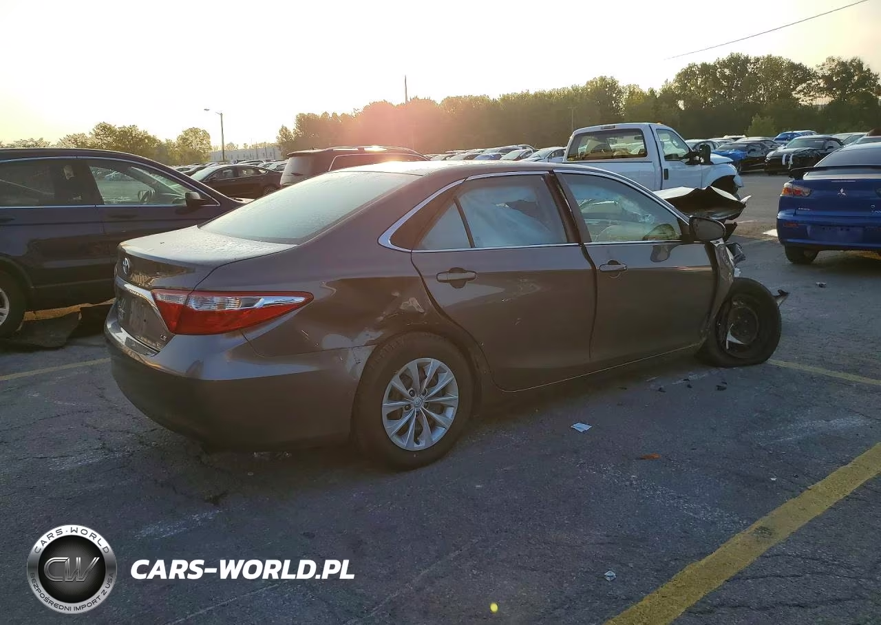 2016 Toyota Camry Le VIN:4T4BF1FK7GR574069 - 3