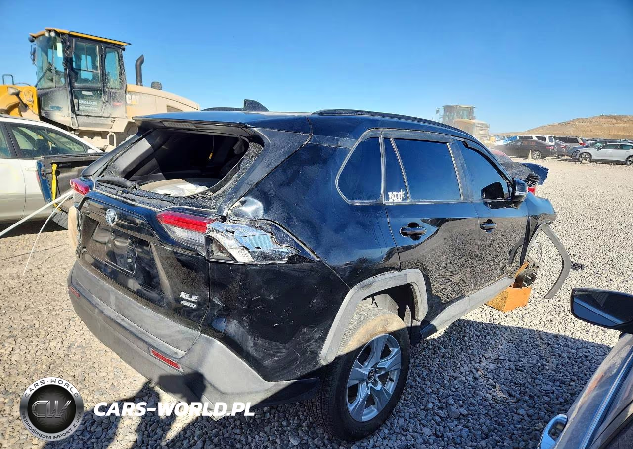 2019 Toyota Rav4 Xle VIN:JTMP1RFV4KJ002107 - 3