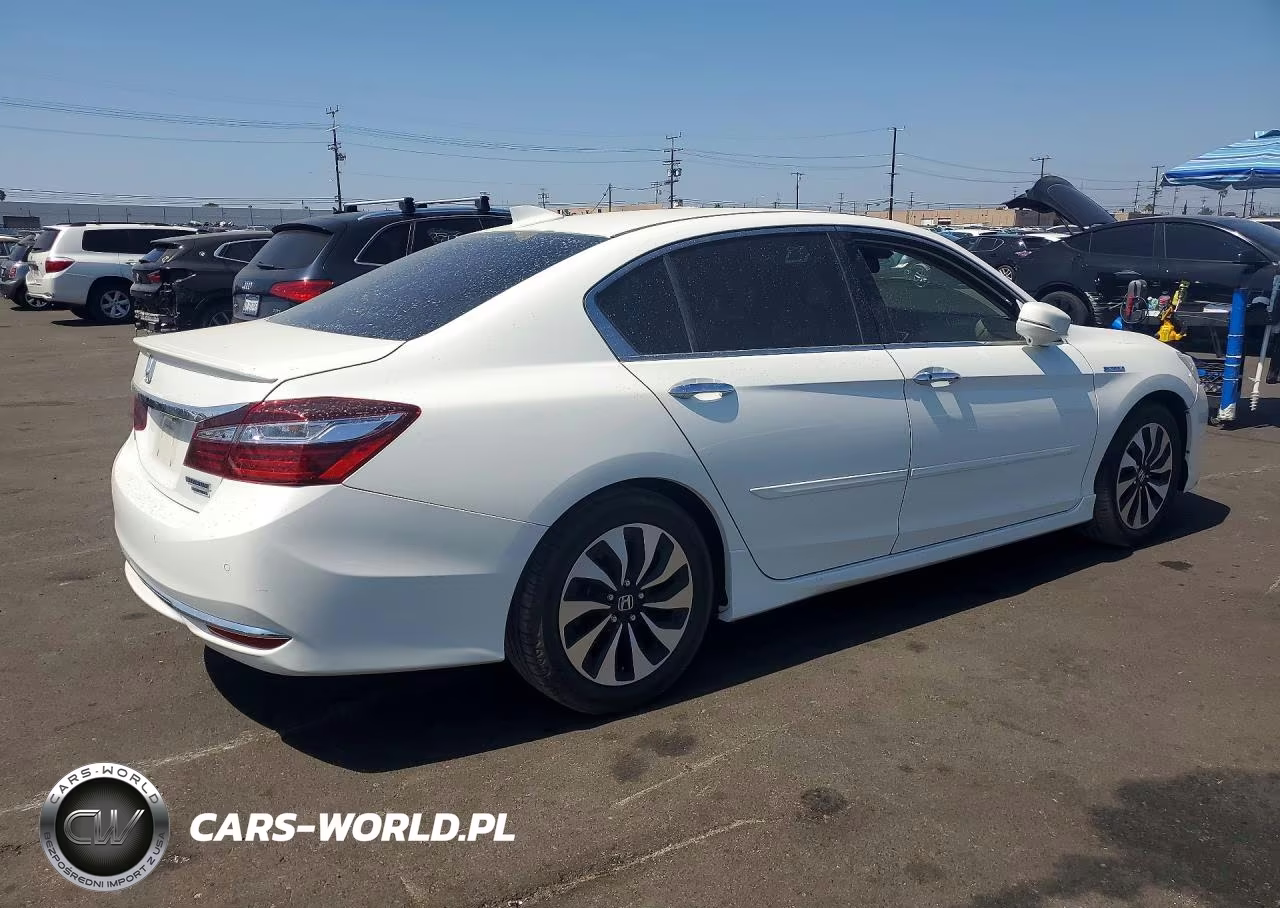 2017 Honda Accord Touring Hybrid VIN:JHMCR6F73HC000335 - 3