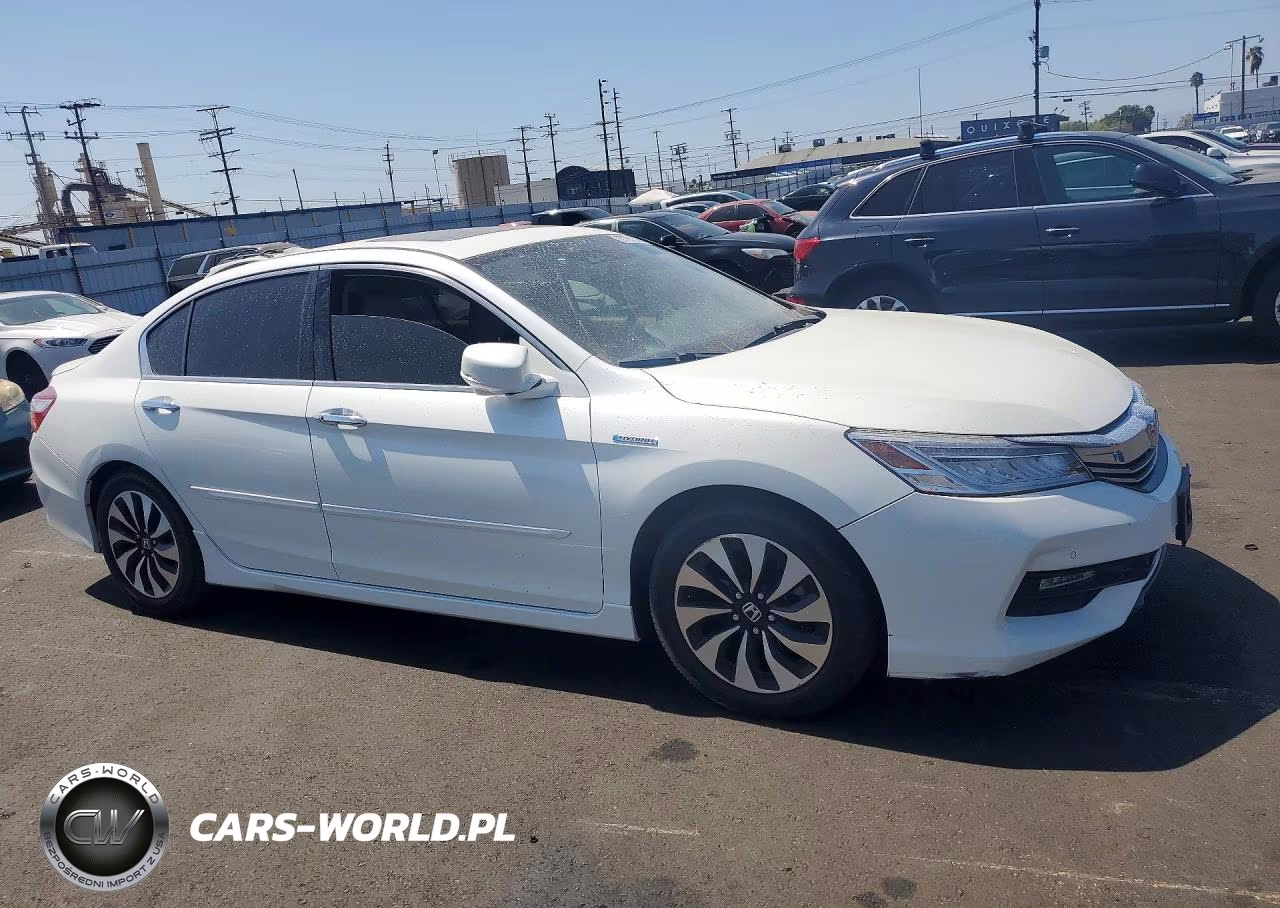 2017 Honda Accord Touring Hybrid VIN:JHMCR6F73HC000335 - 4