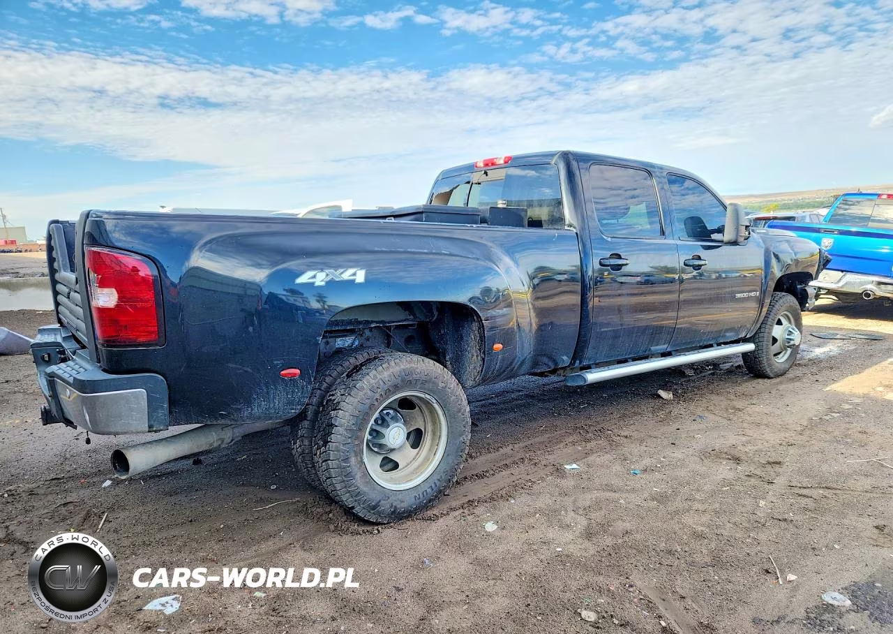 2008 Chevrolet Silverado C1500 High Country VIN:1GCJK33658F149447 - 3