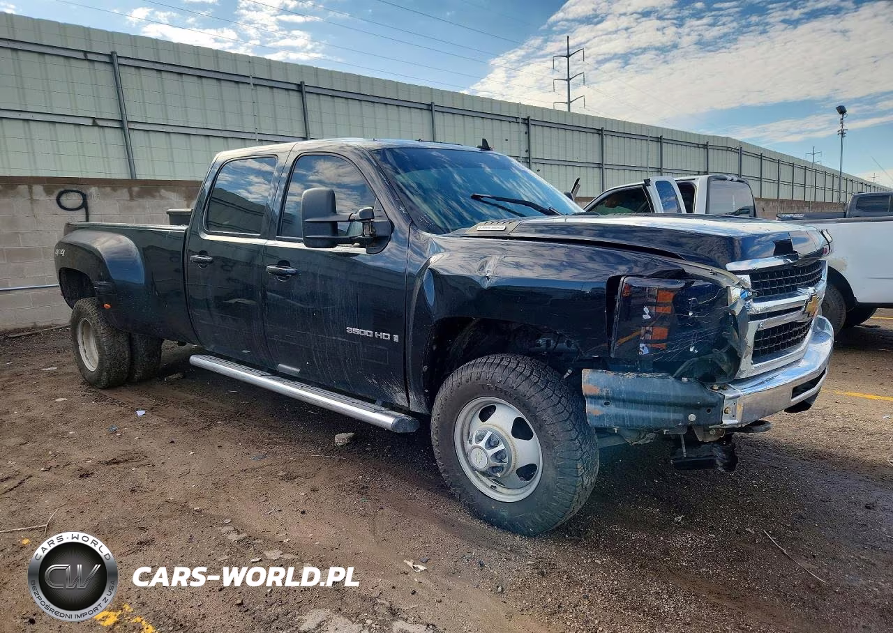 2008 Chevrolet Silverado C1500 High Country VIN:1GCJK33658F149447 - 4