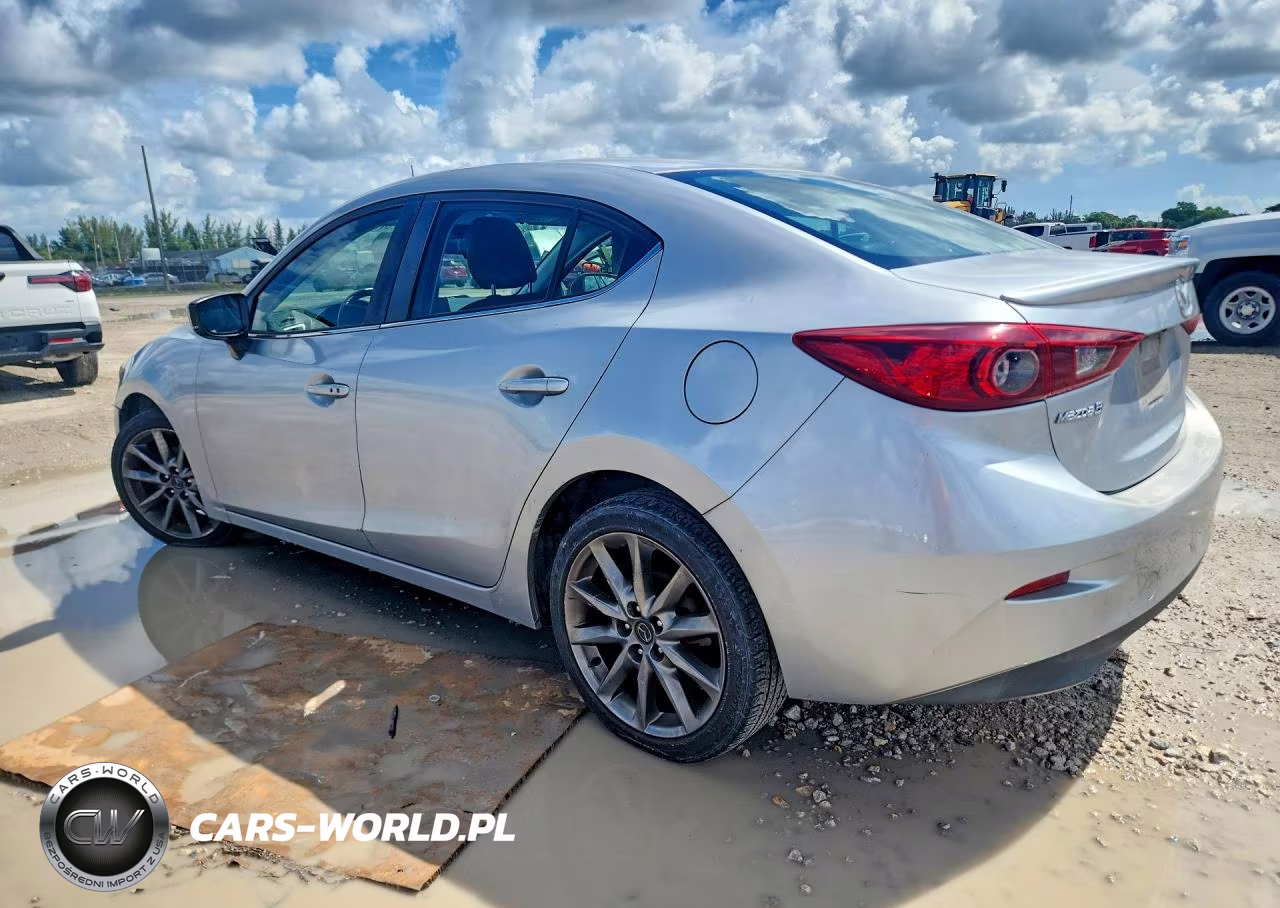 2018 Mazda 3 Touring VIN:3MZBN1V35JM205845 - 2