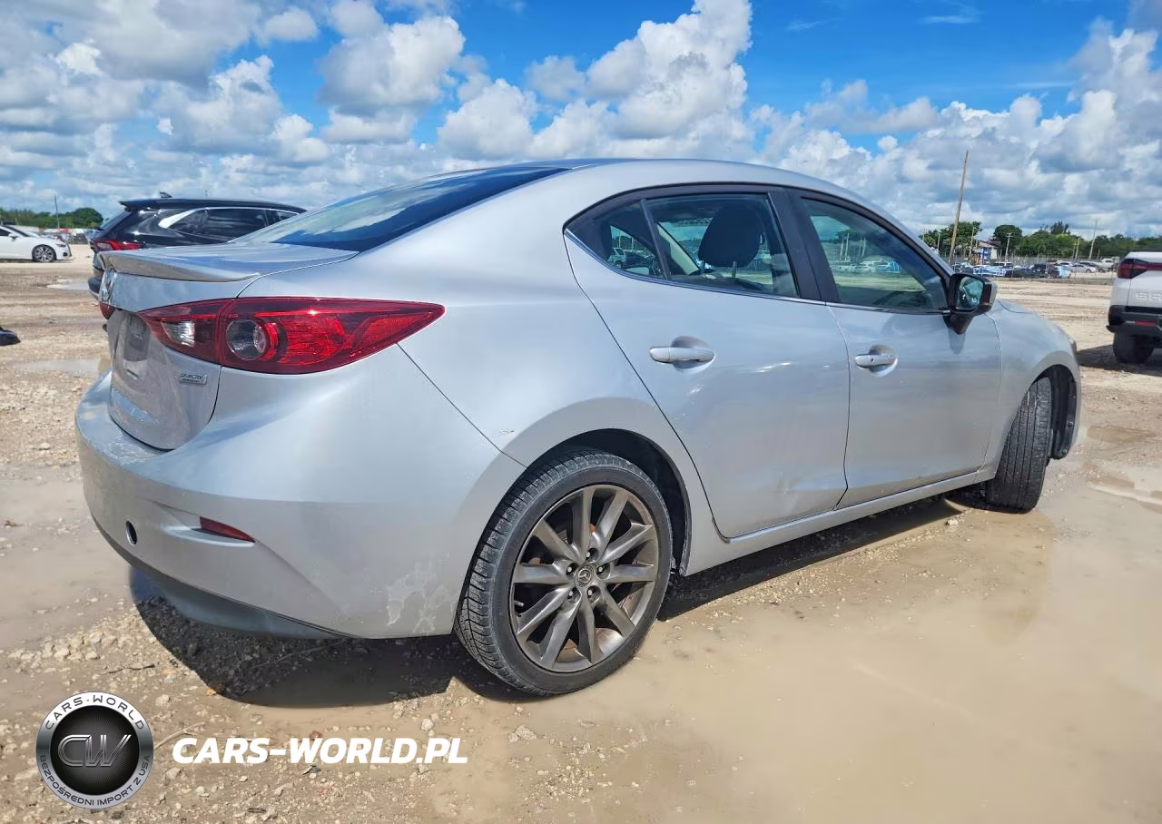 2018 Mazda 3 Touring VIN:3MZBN1V35JM205845 - 3