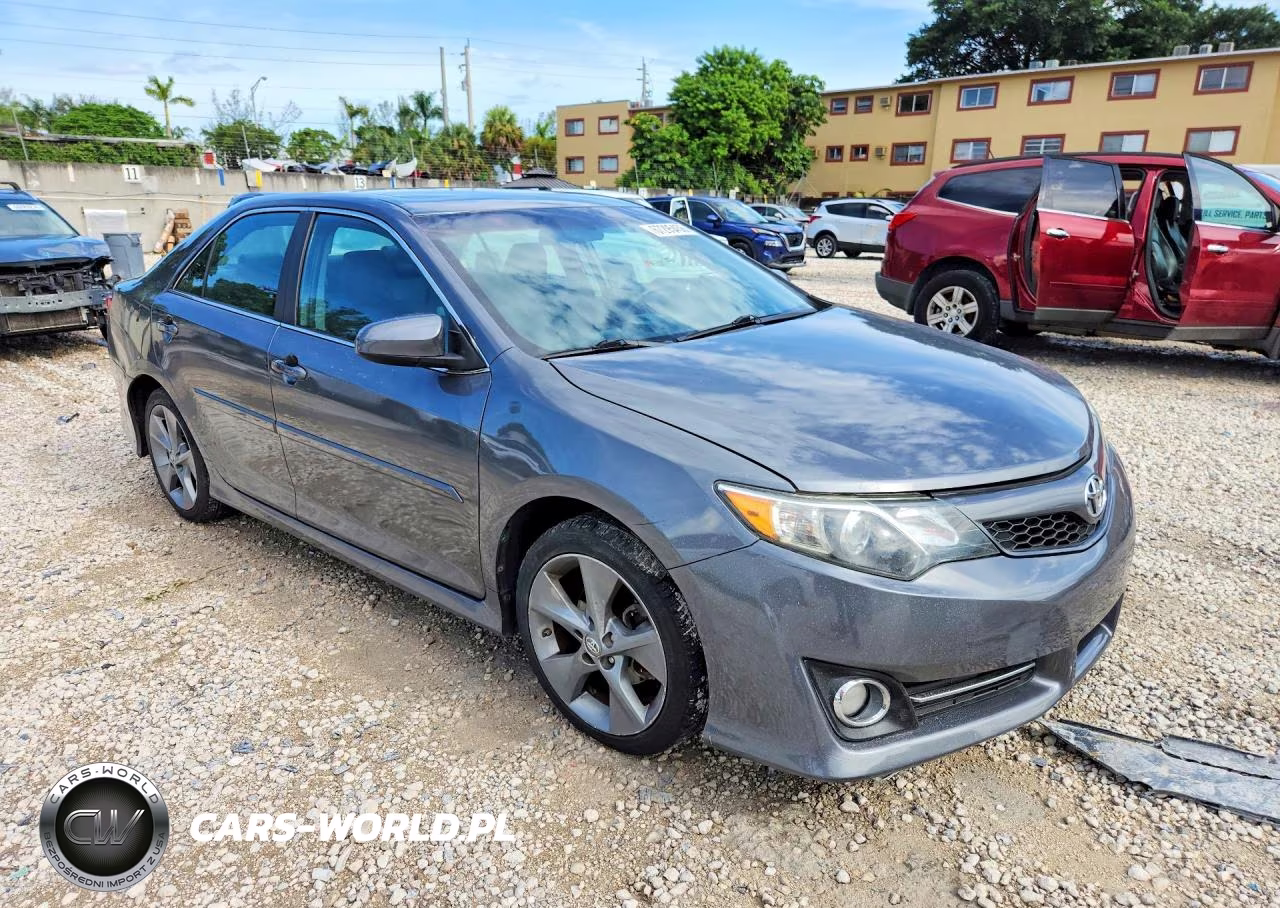 2014 Toyota Camry Se Sport VIN:4T1BF1FK9EU737621 - 4