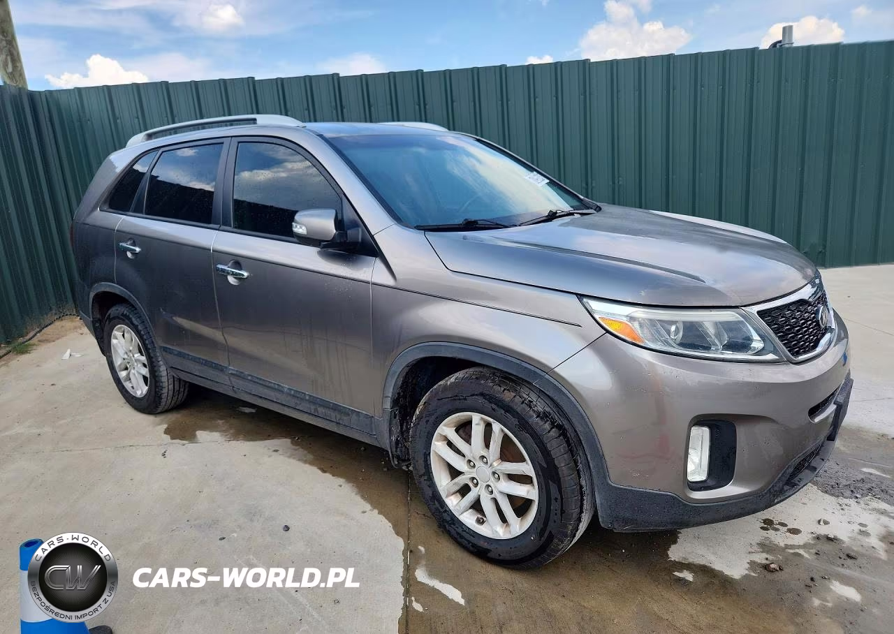 2014 Kia Sorento Lx VIN:5XYKT4A67EG491324 - 4