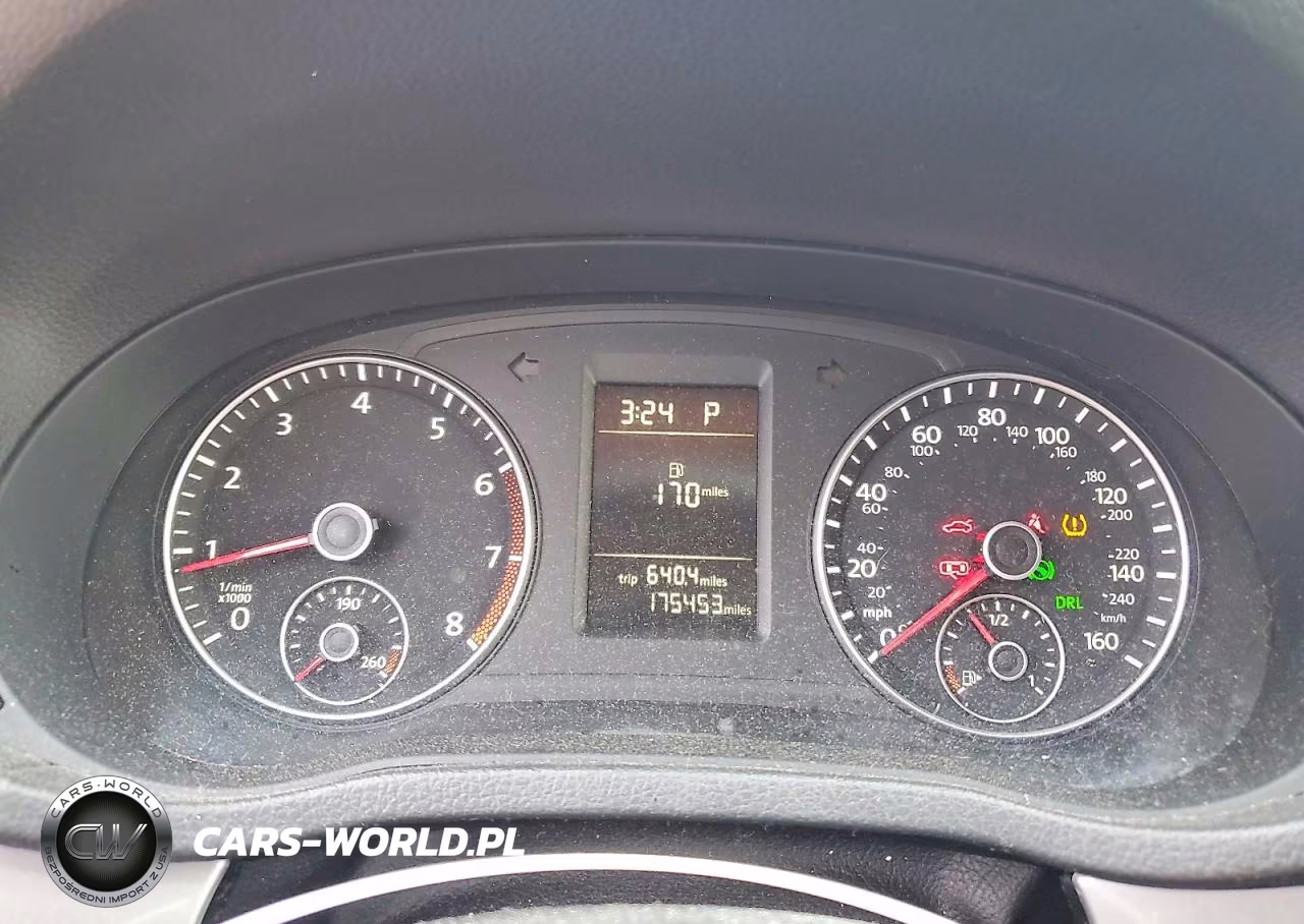 2015 Volkswagen Passat S VIN:1VWAT7A32FC004679 - 9