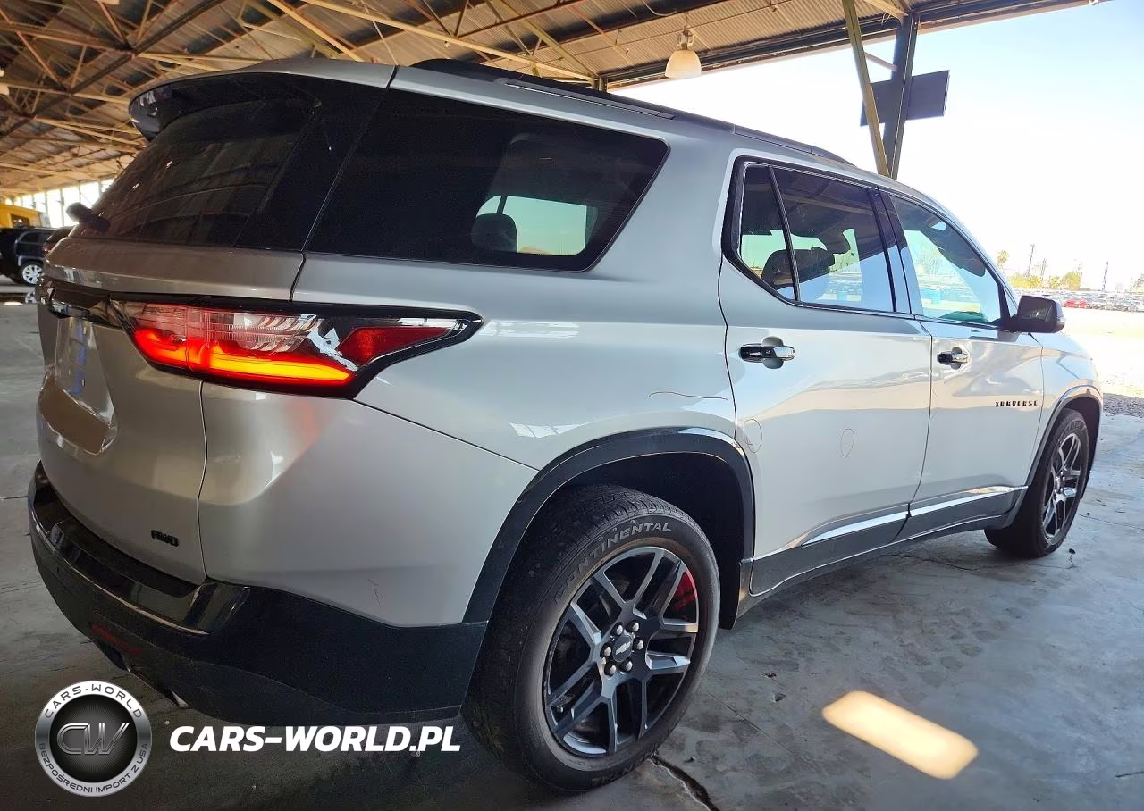 2021 Chevrolet Traverse Premier VIN:1GNEVKKW7MJ138176 - 3