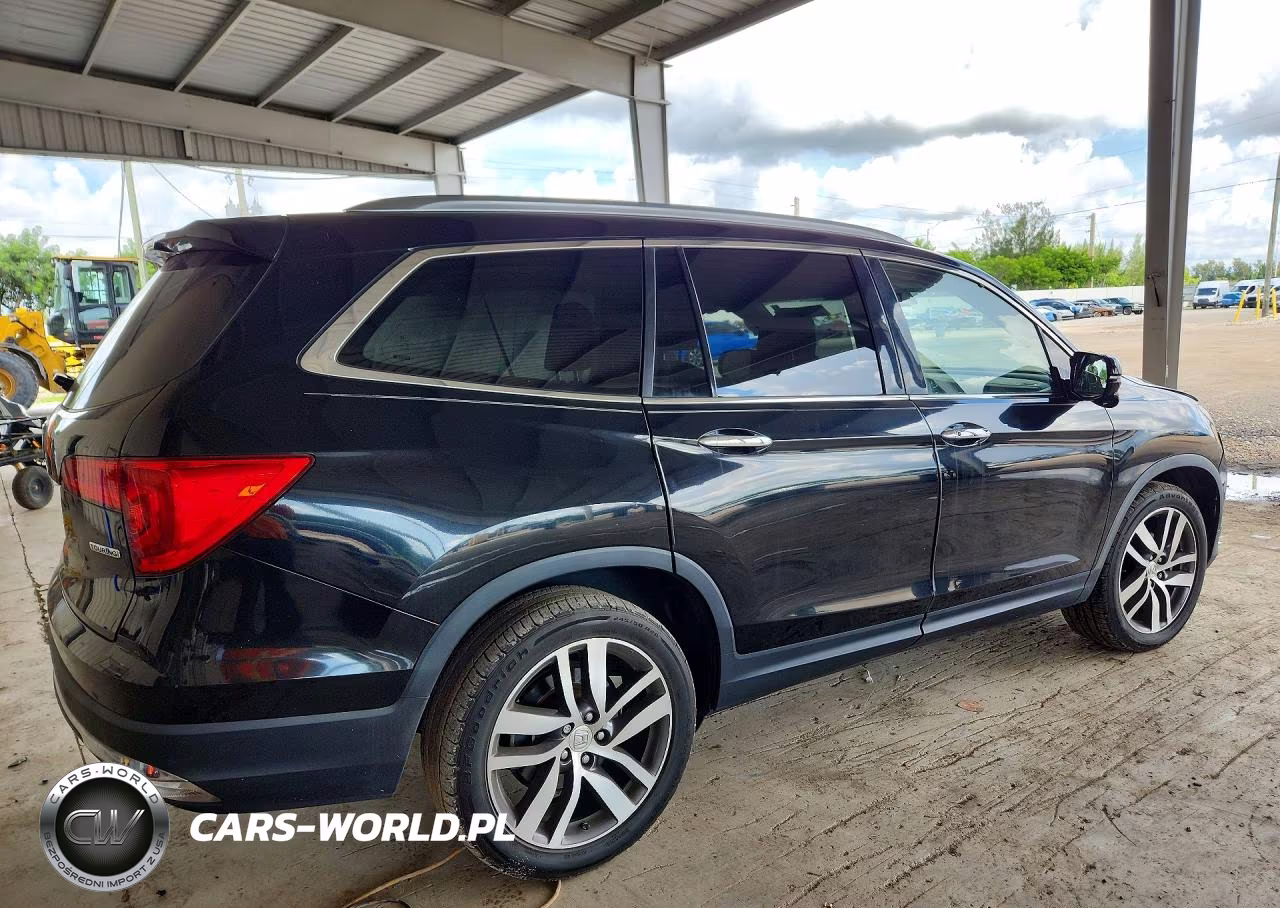 2017 Honda Pilot Touring VIN:5FNYF5H9XHB022991 - 3