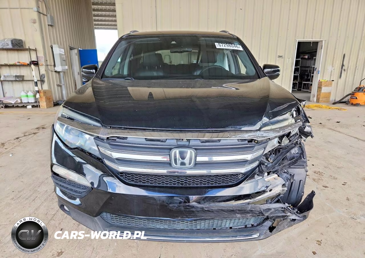 2017 Honda Pilot Touring VIN:5FNYF5H9XHB022991 - 5