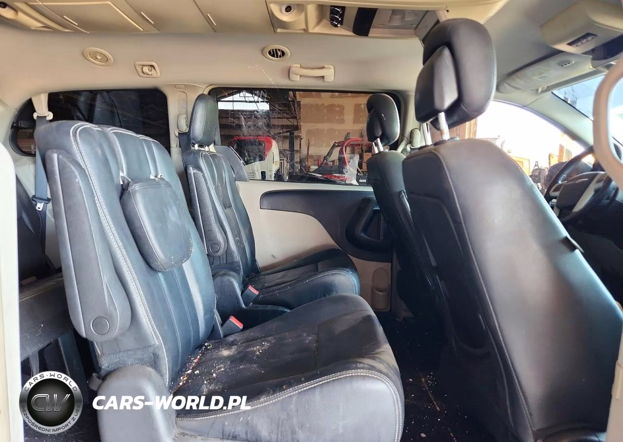 2015 Chrysler Town & Country Touring VIN:2C4RC1BG4FR751695 - 11