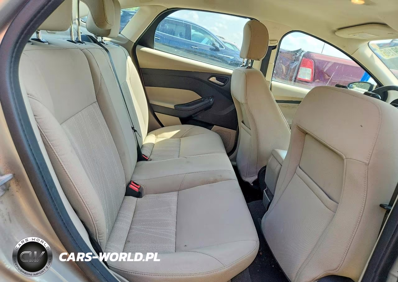2016 Ford Focus Se VIN:1FADP3F28GL309821 - 10