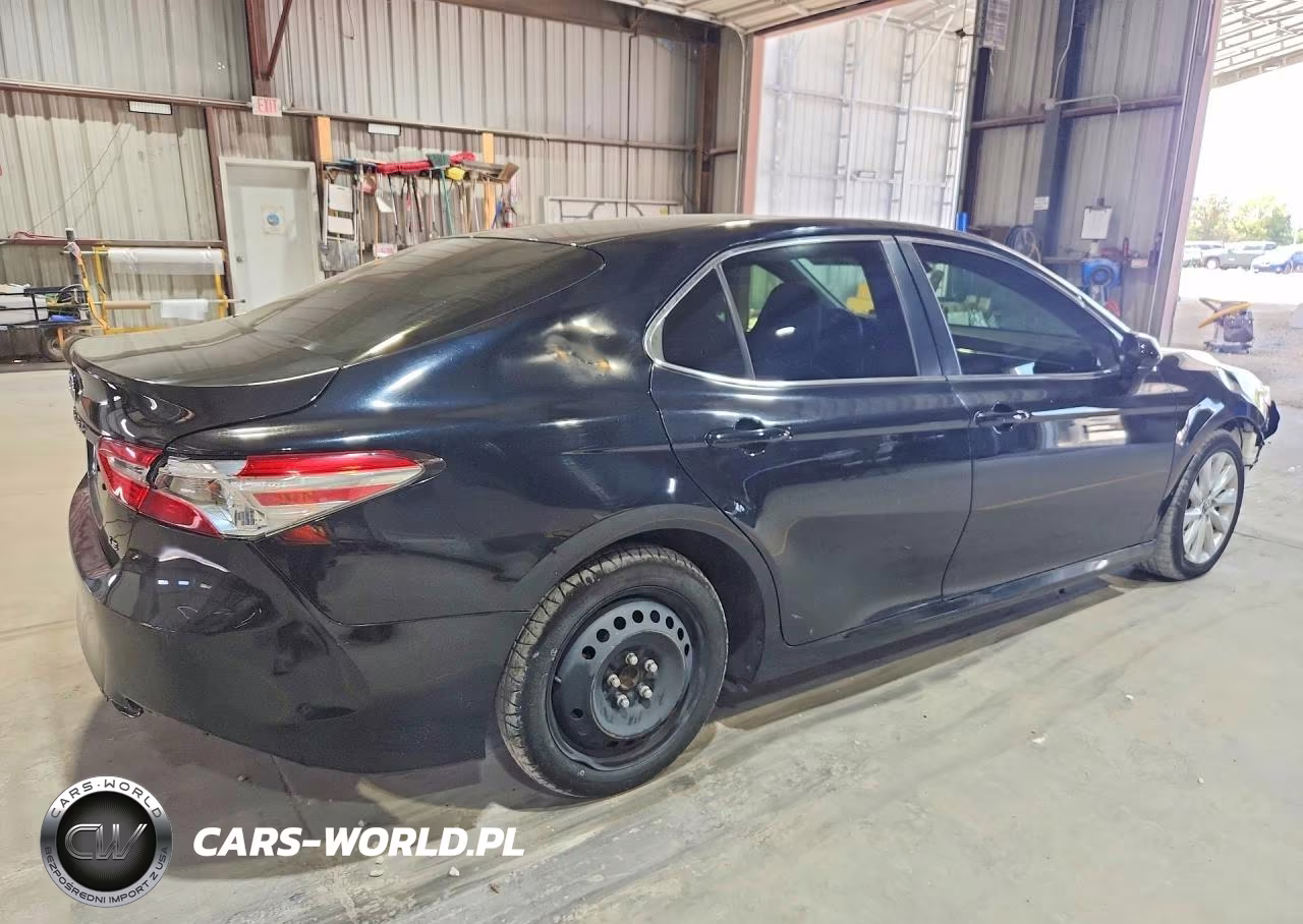 2018 Toyota Camry Le VIN:JTNB11HK4J3009930 - 3