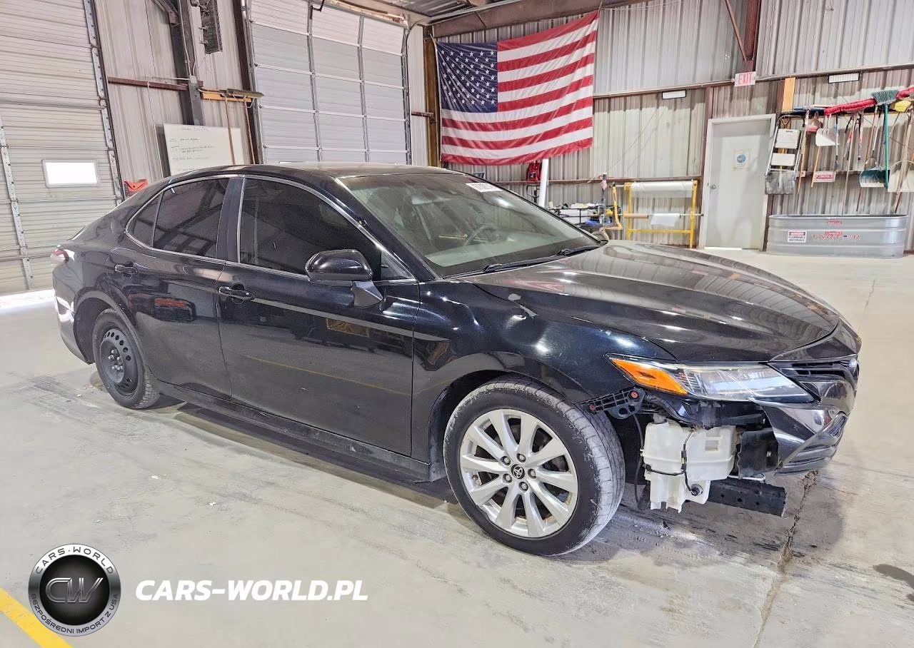 2018 Toyota Camry Le VIN:JTNB11HK4J3009930 - 4