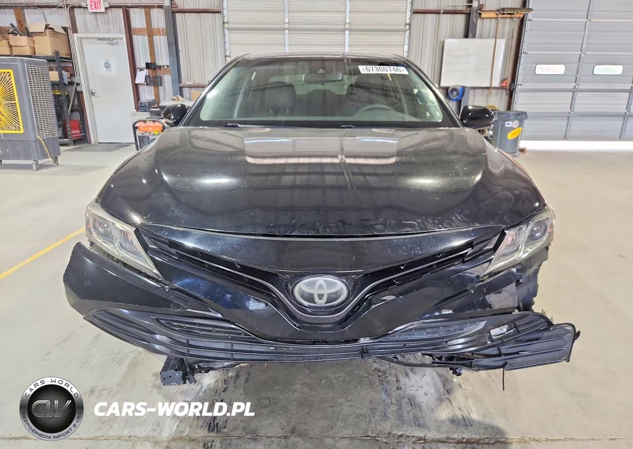 2018 Toyota Camry Le VIN:JTNB11HK4J3009930 - 5
