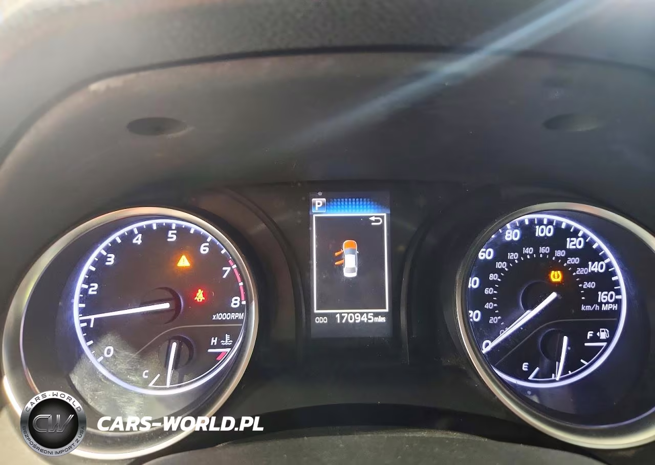 2018 Toyota Camry Le VIN:JTNB11HK4J3009930 - 9