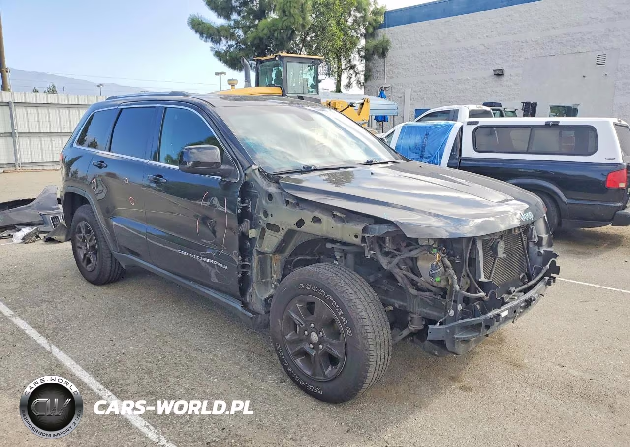 2015 Jeep Grand Cherokee Laredo VIN:1C4RJEAG7FC739936 - 4