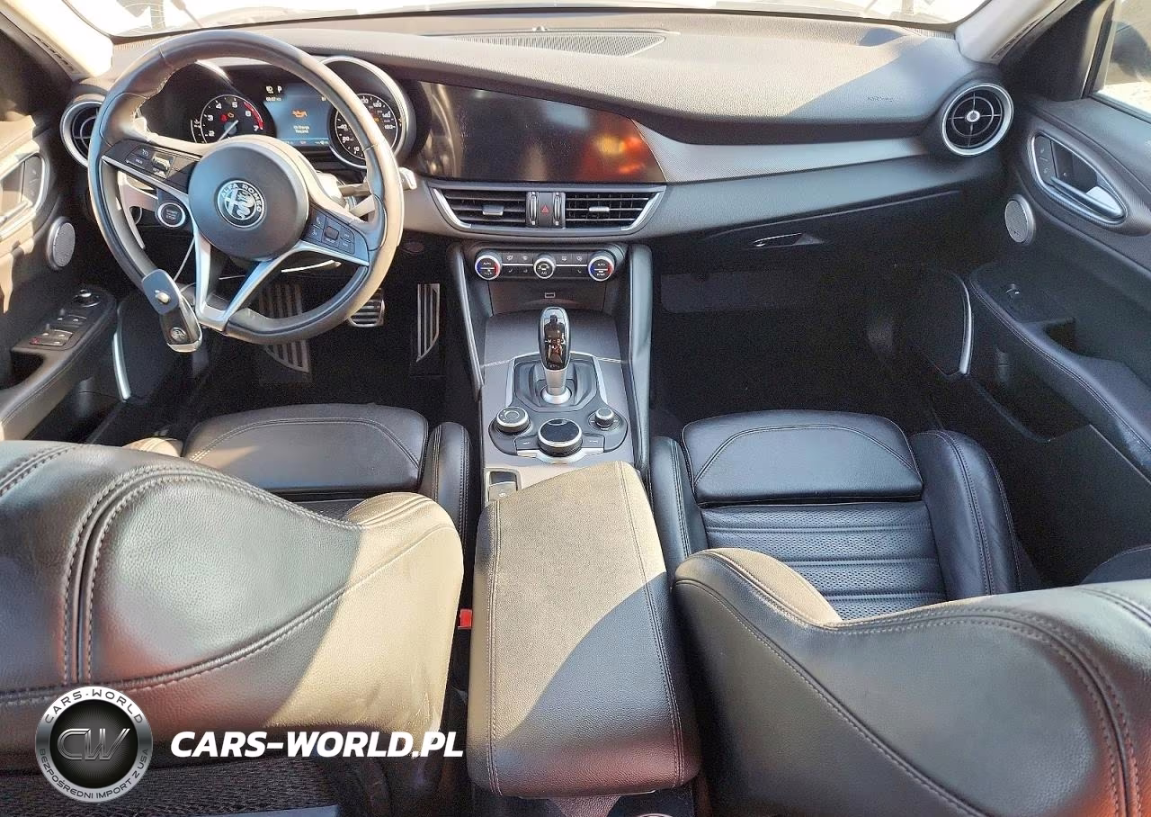 2018 Alfa Romeo Giulia Ti Q4 VIN:ZARFAEEN5J7597816 - 8