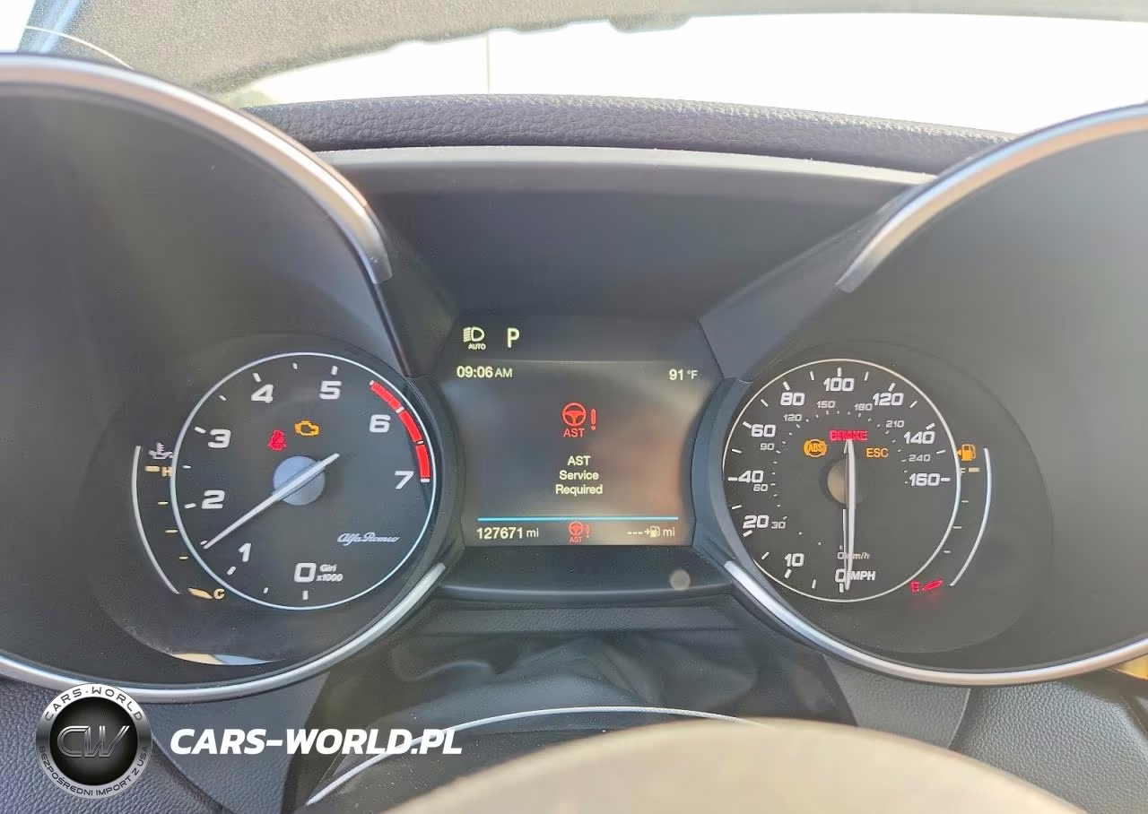 2018 Alfa Romeo Giulia Ti Q4 VIN:ZARFAEEN5J7597816 - 9