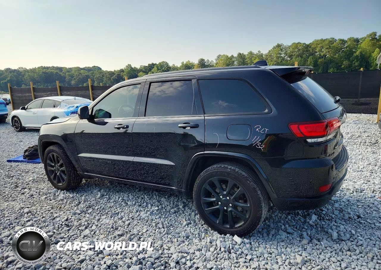 2017 Jeep Grand Cherokee Laredo VIN:1C4RJFAG3HC932609 - 2