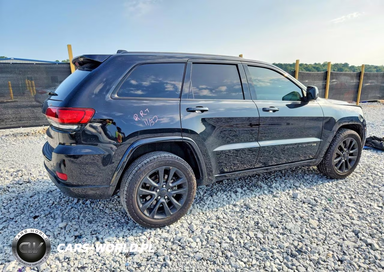 2017 Jeep Grand Cherokee Laredo VIN:1C4RJFAG3HC932609 - 3