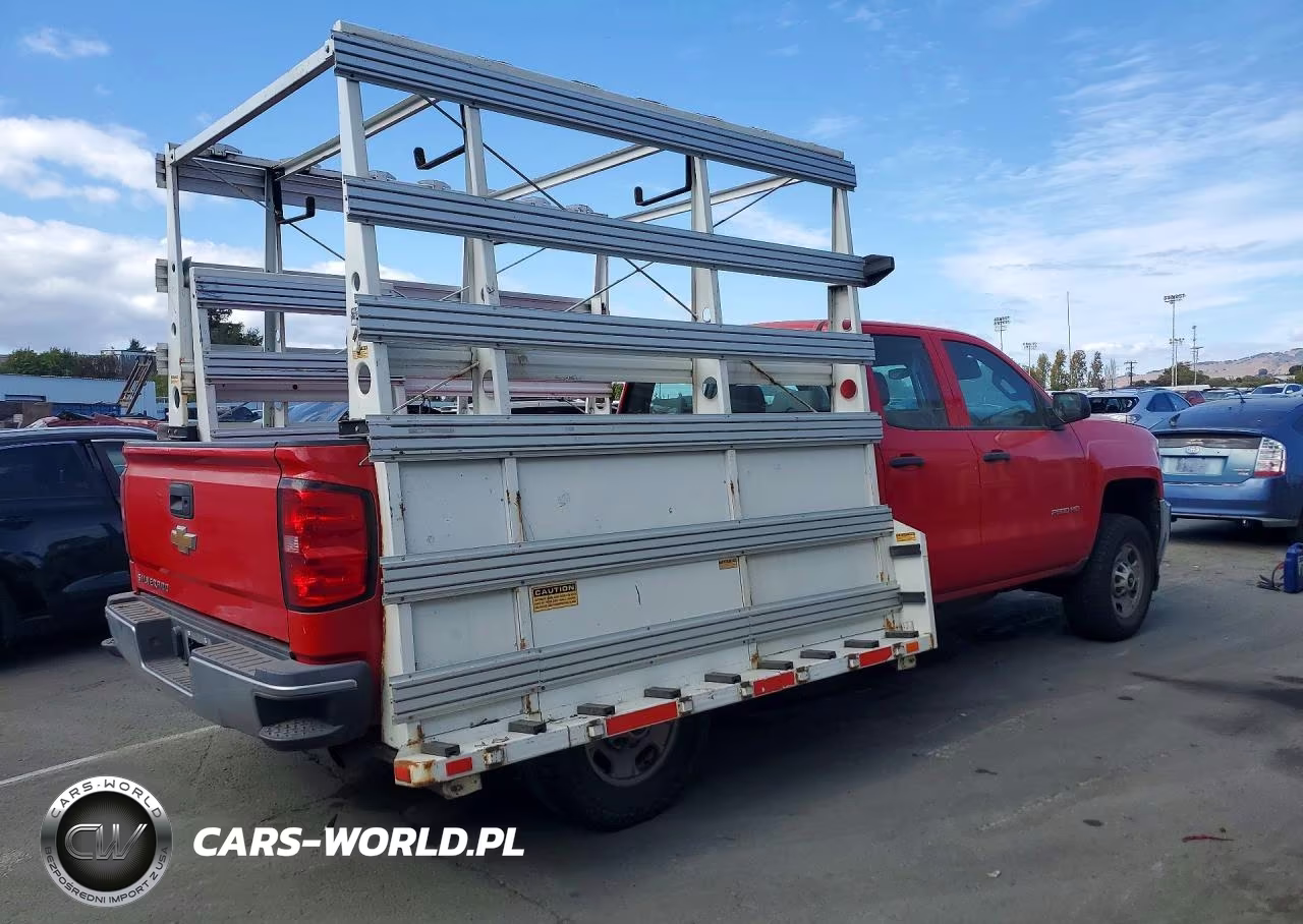 2018 Chevrolet Silverado K2500 Heavy Duty VIN:1GC2KUEG0JZ229775 - 3