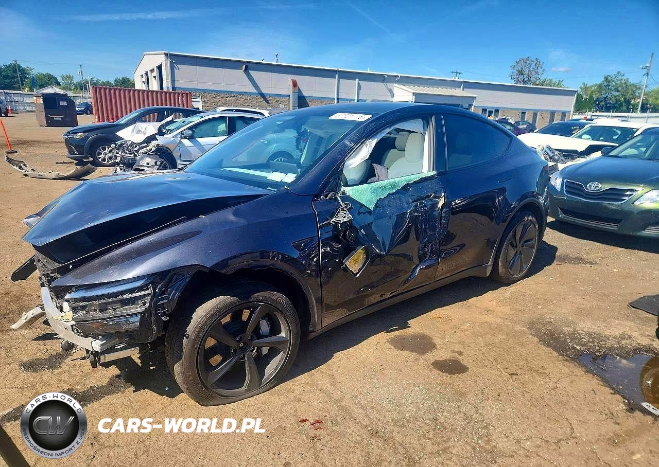 2026 Tesla Model Y – zdjęcie 1 z 12