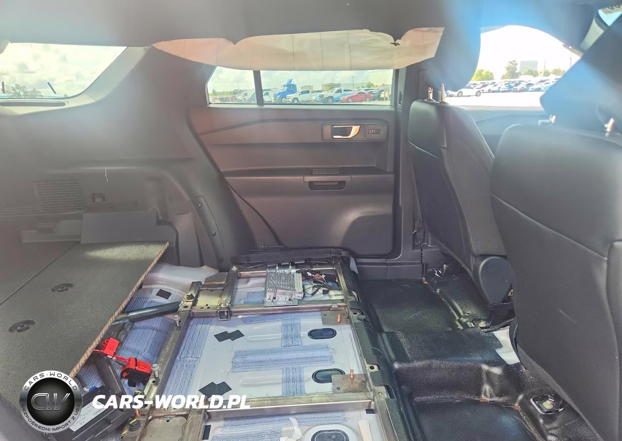 2025 Ford Explorer Police Interceptor VIN:1FM5K8AB3SGB33579 - 10