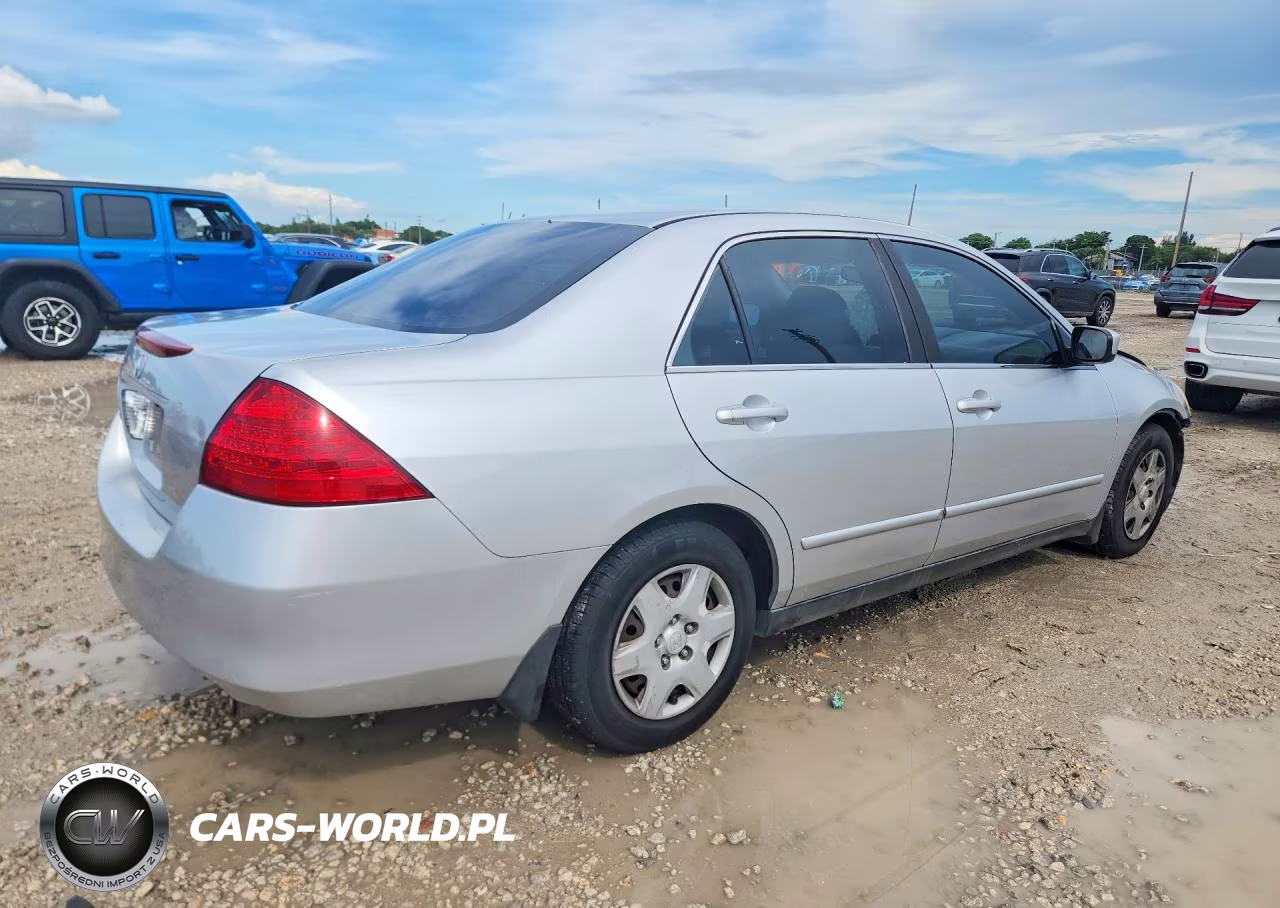 2007 Honda Accord Lx VIN:3HGCM56417G702117 - 3