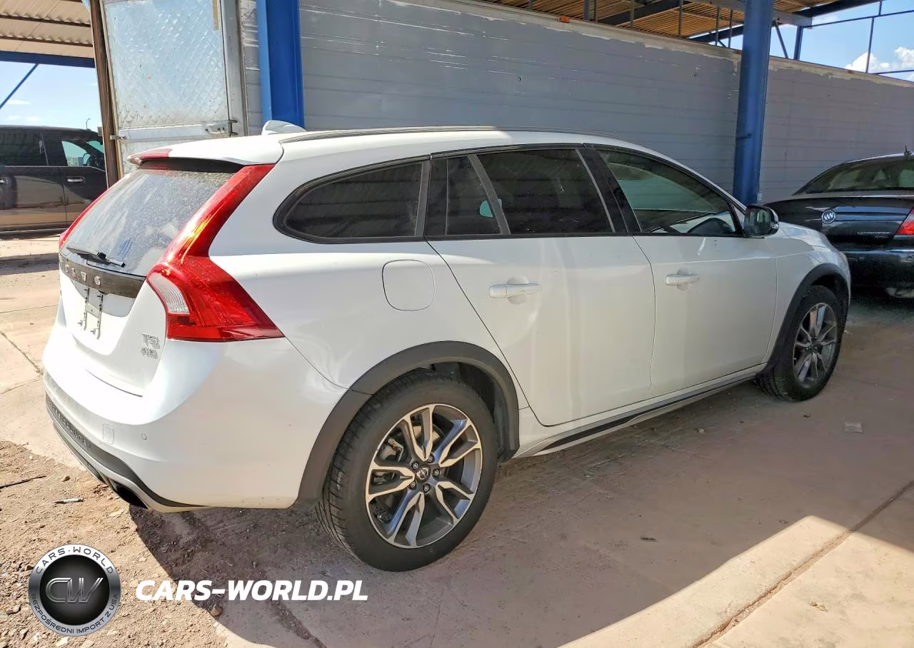 2016 Volvo V60 Cross Country Premier VIN:YV4612HK8G1015100 - 3