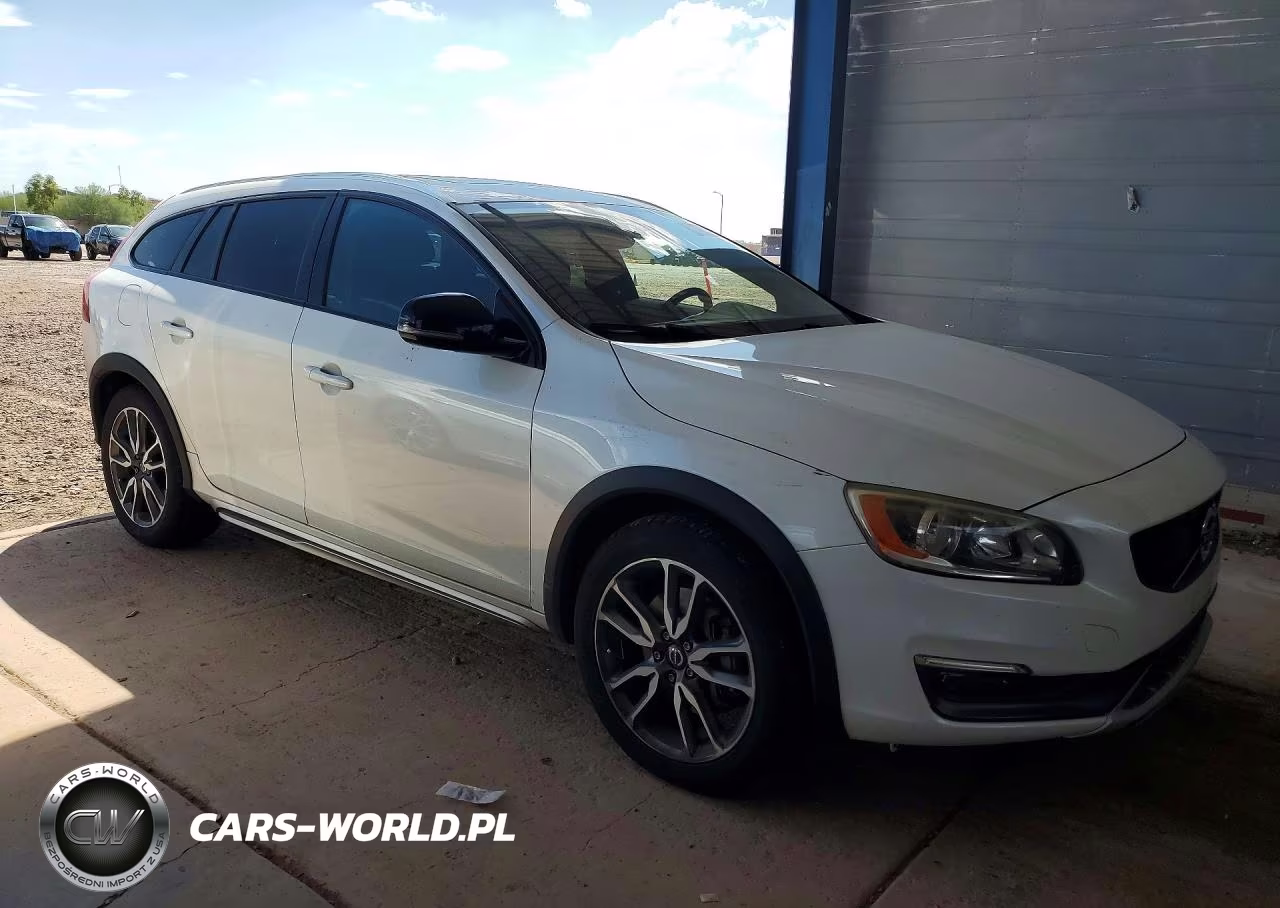 2016 Volvo V60 Cross Country Premier VIN:YV4612HK8G1015100 - 4
