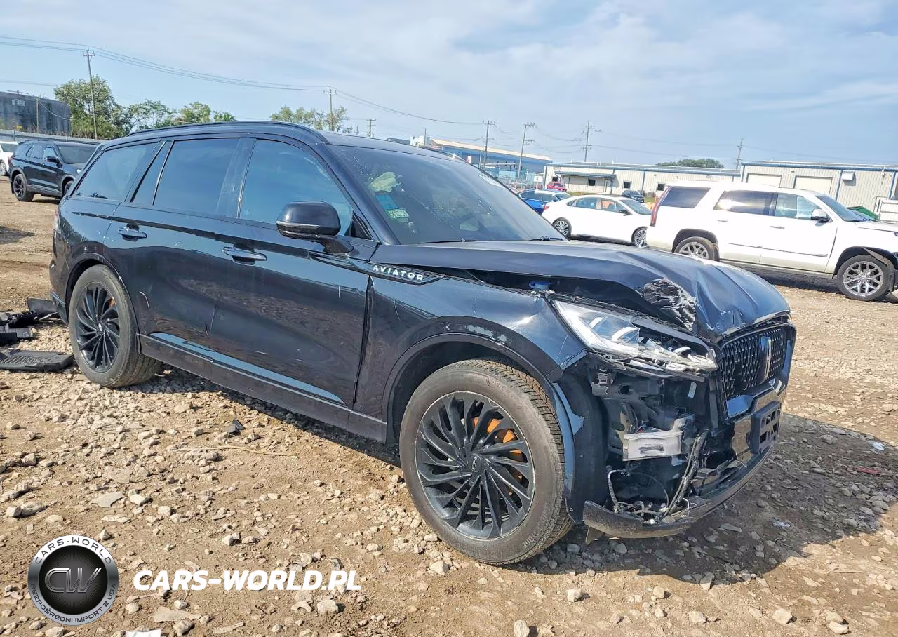 2023 Lincoln Aviator Reserve VIN:5LM5J7XC5PGL28651 - 4