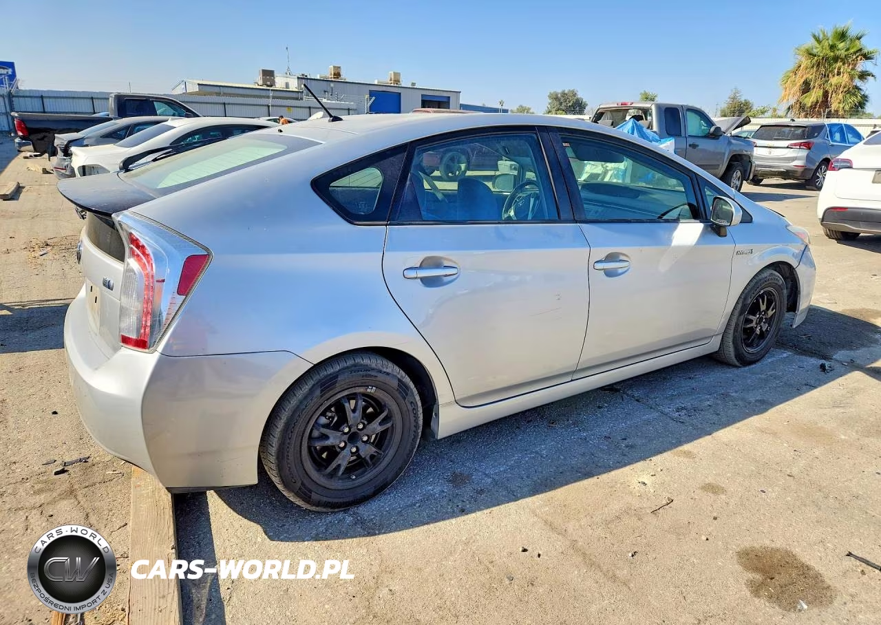 2015 Toyota Prius Two VIN:JTDKN3DU6F0476402 - 3
