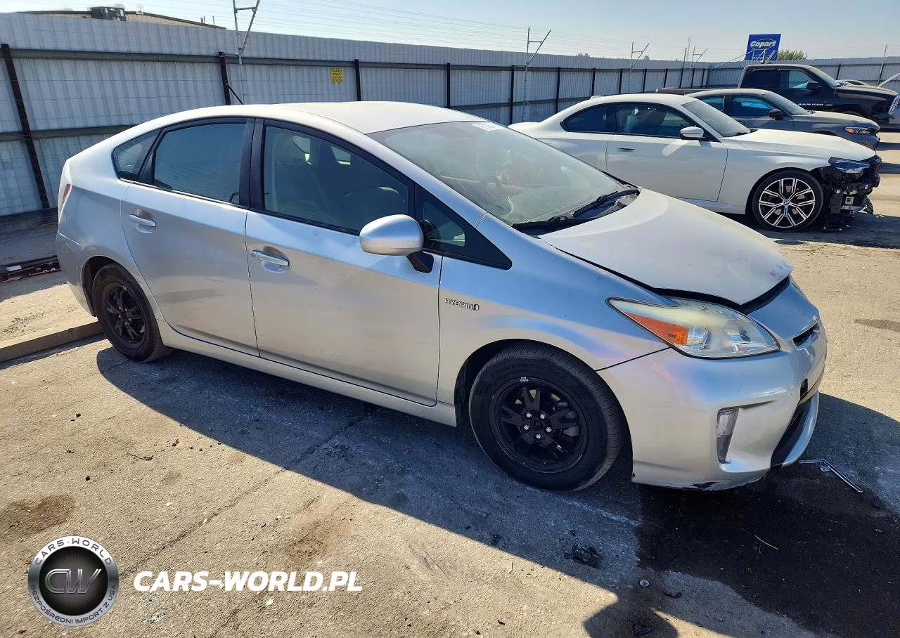 2015 Toyota Prius Two VIN:JTDKN3DU6F0476402 - 4