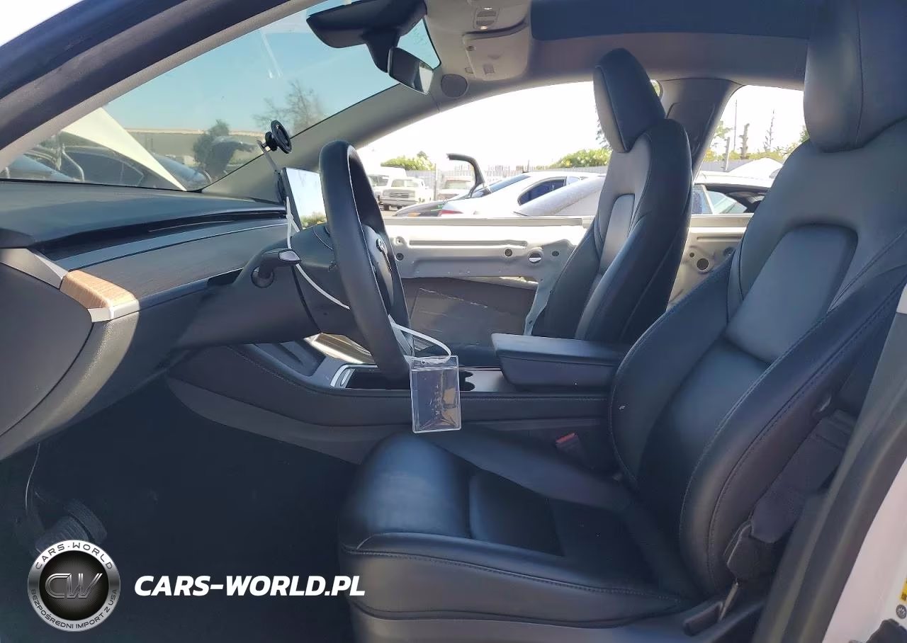 2024 Tesla Model Y VIN:7SAYGDEE0RF066981 - 7