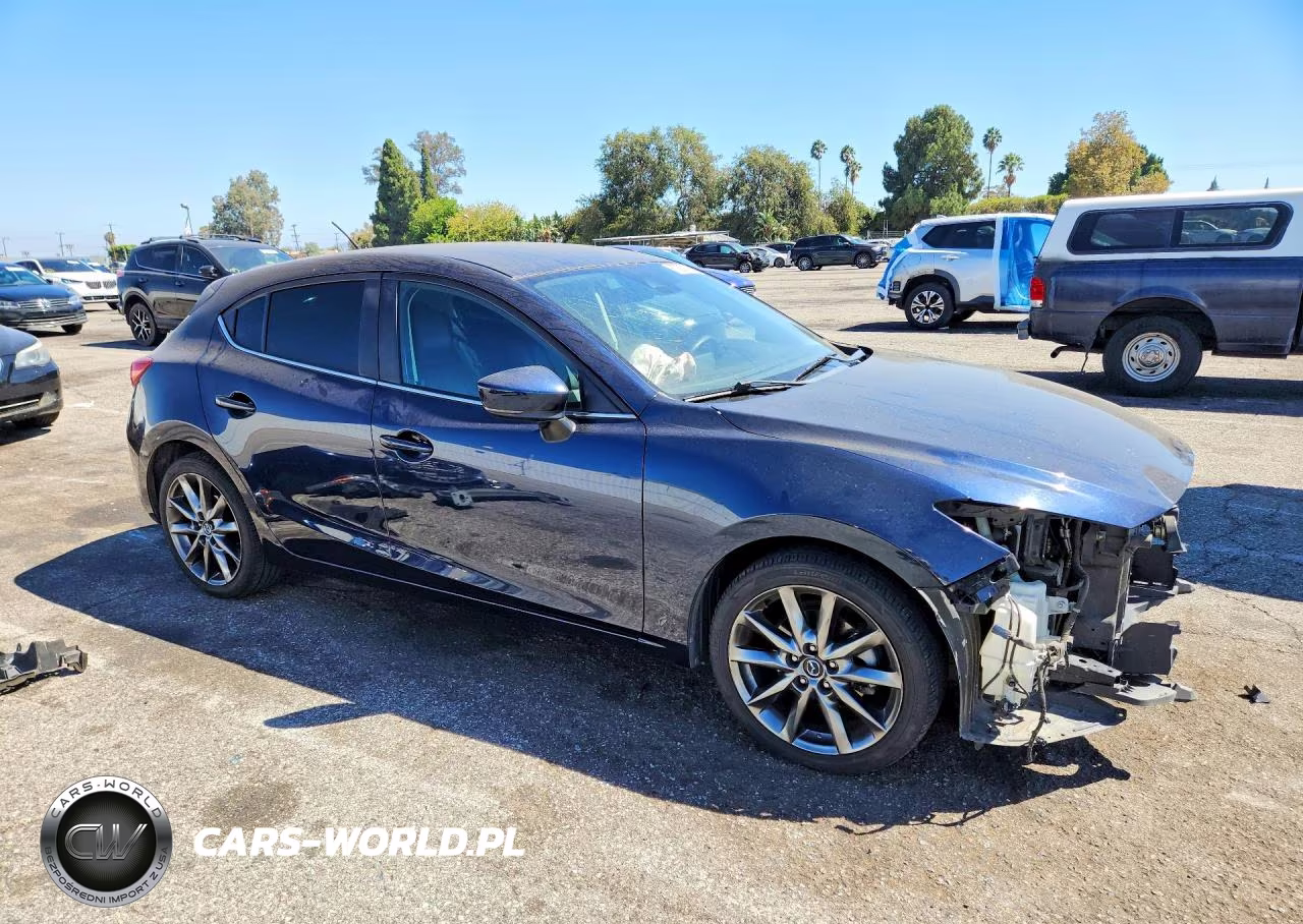 2018 Mazda 3 Touring VIN:3MZBN1L34JM198678 - 4
