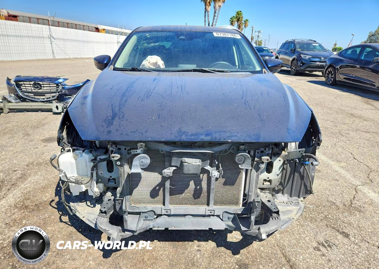 2018 Mazda 3 Touring VIN:3MZBN1L34JM198678 - 5