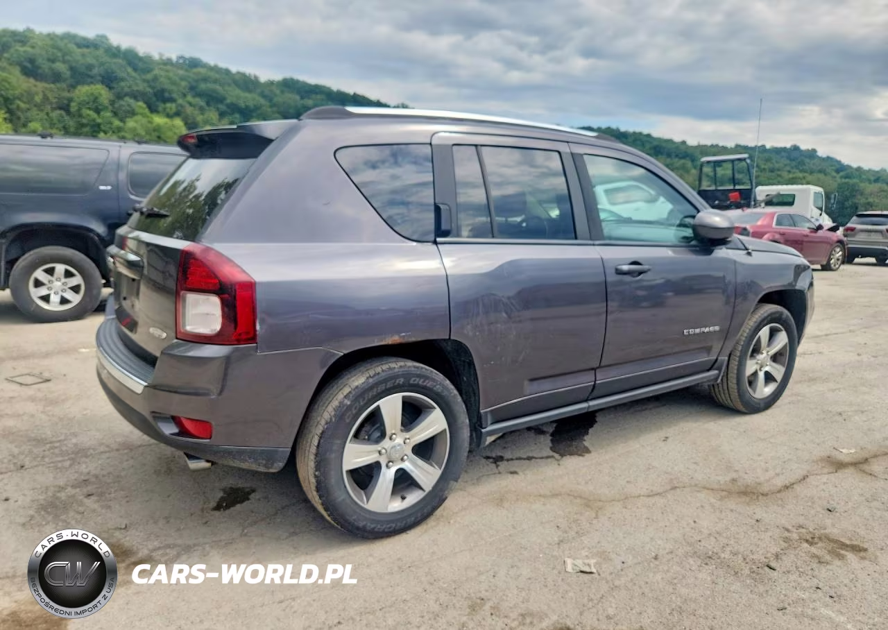 2017 Jeep Compass Latitude VIN:1C4NJDEBXHD152134 - 3