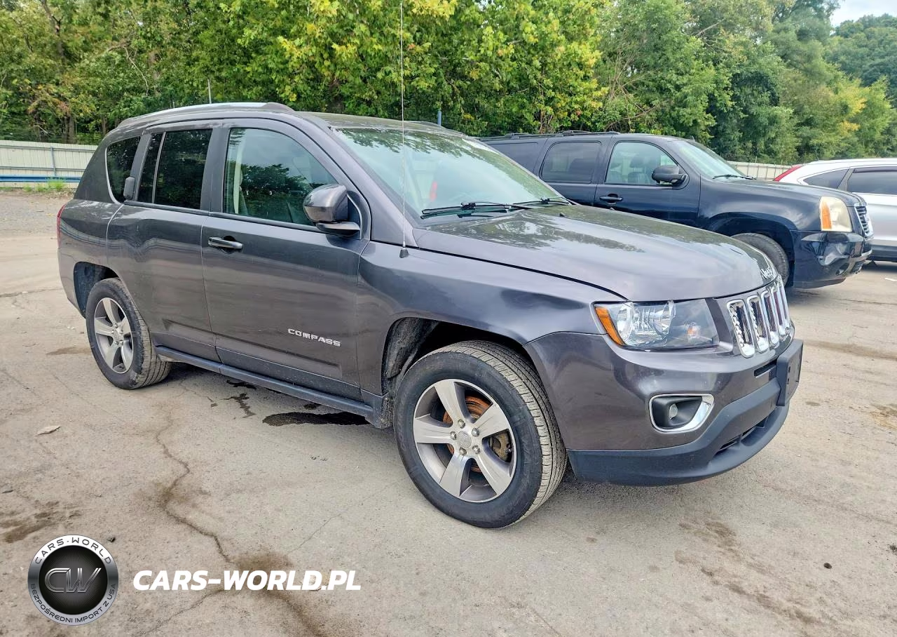 2017 Jeep Compass Latitude VIN:1C4NJDEBXHD152134 - 4