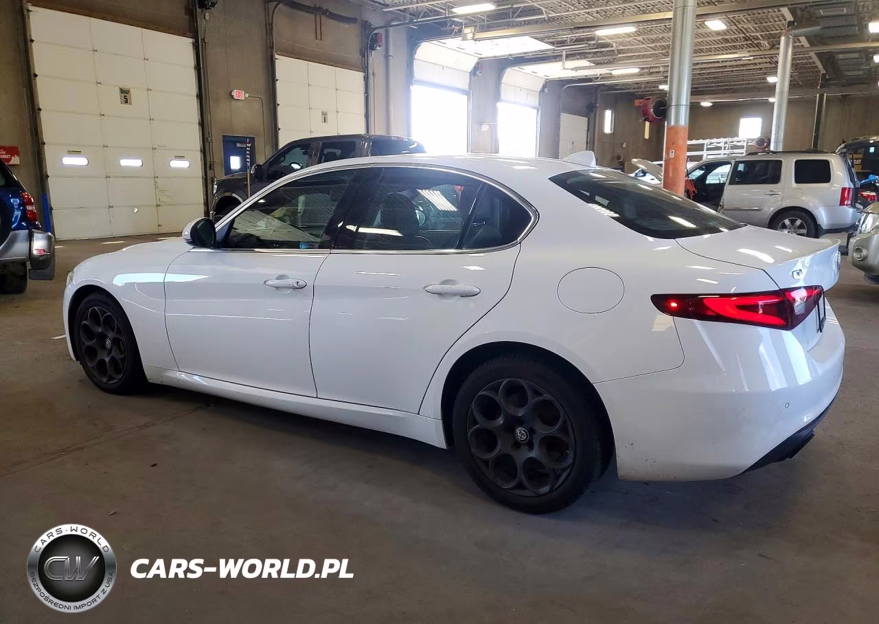 2017 Alfa Romeo Giulia Q4 VIN:ZARFAEDN0H7547482 - 2