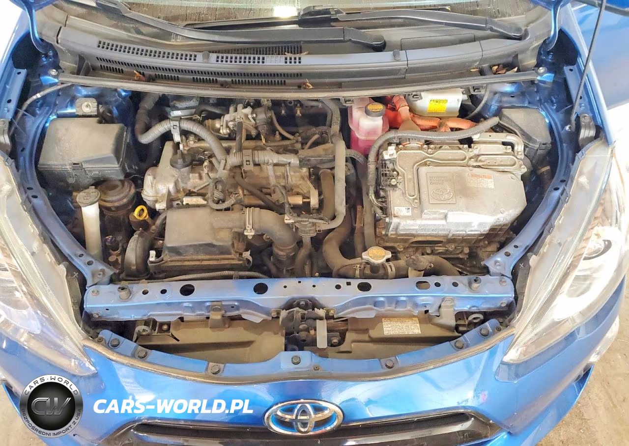 2015 Toyota Prius C Two VIN:JTDKDTB31F1106191 - 12